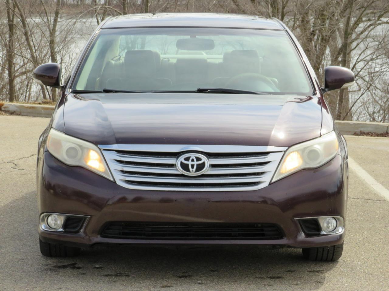 Toyota Avalon Base 2011