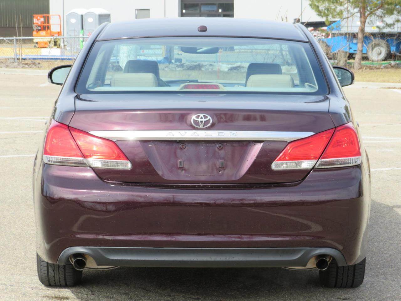 Toyota Avalon Base 2011