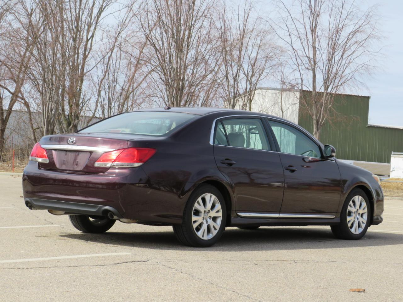 Toyota Avalon Base 2011
