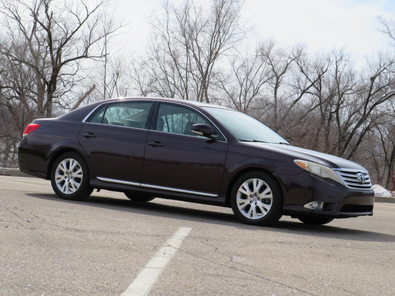 Toyota Avalon Base 2011