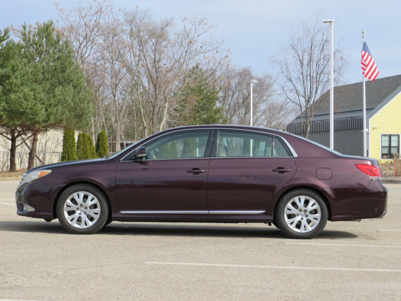Toyota Avalon Base 2011