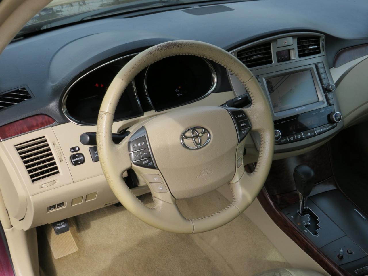 Toyota Avalon Base 2011