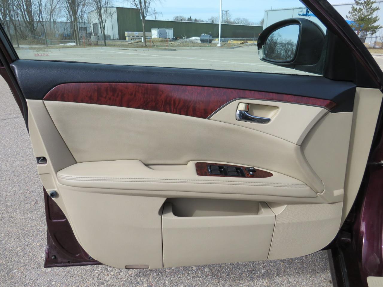 Toyota Avalon Base 2011