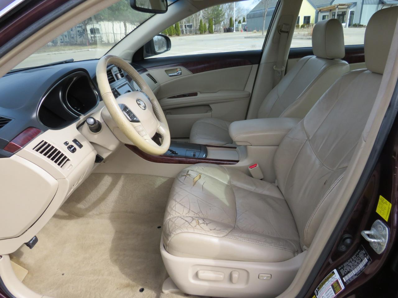 Toyota Avalon Base 2011