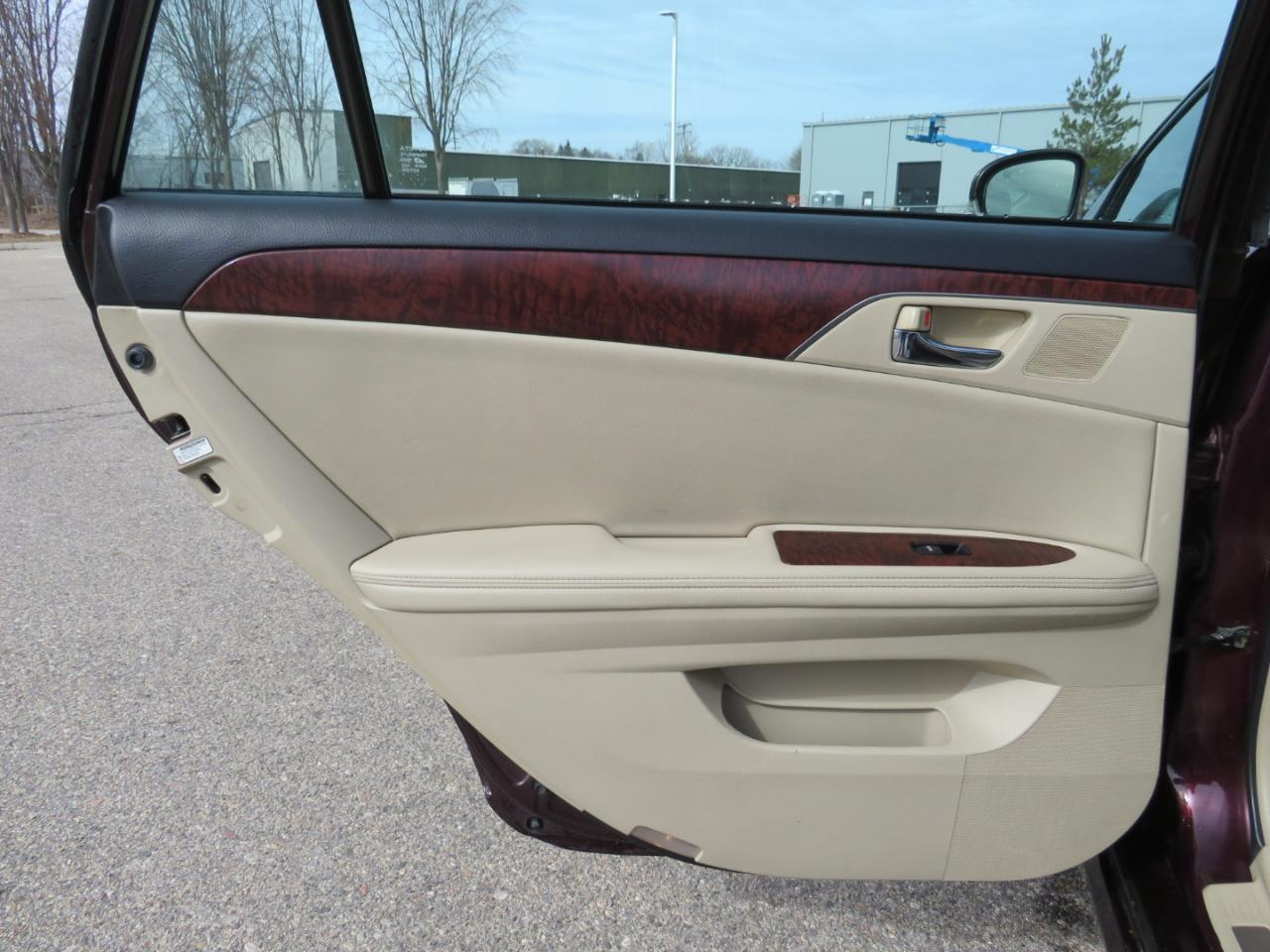 Toyota Avalon Base 2011