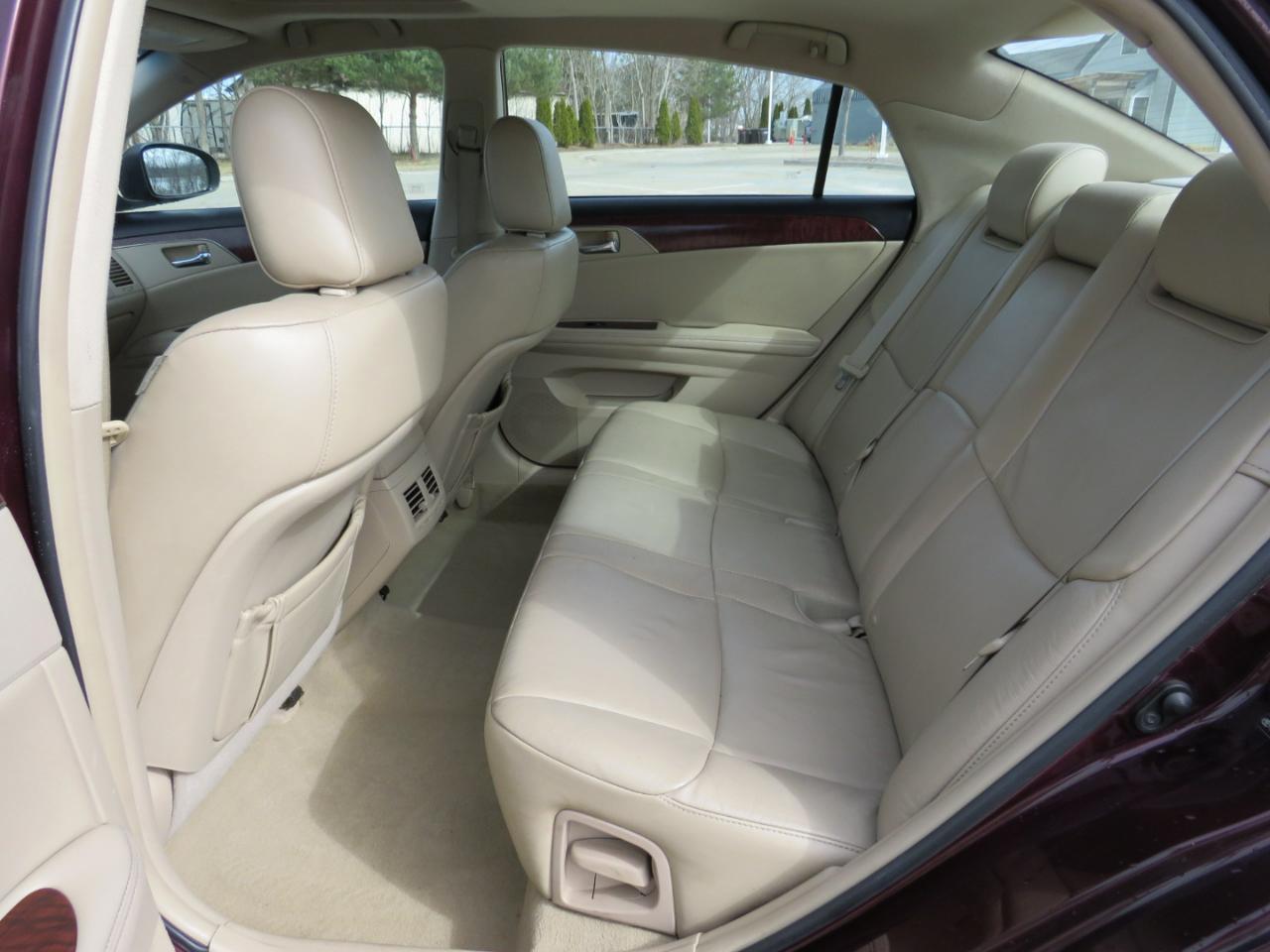 Toyota Avalon Base 2011