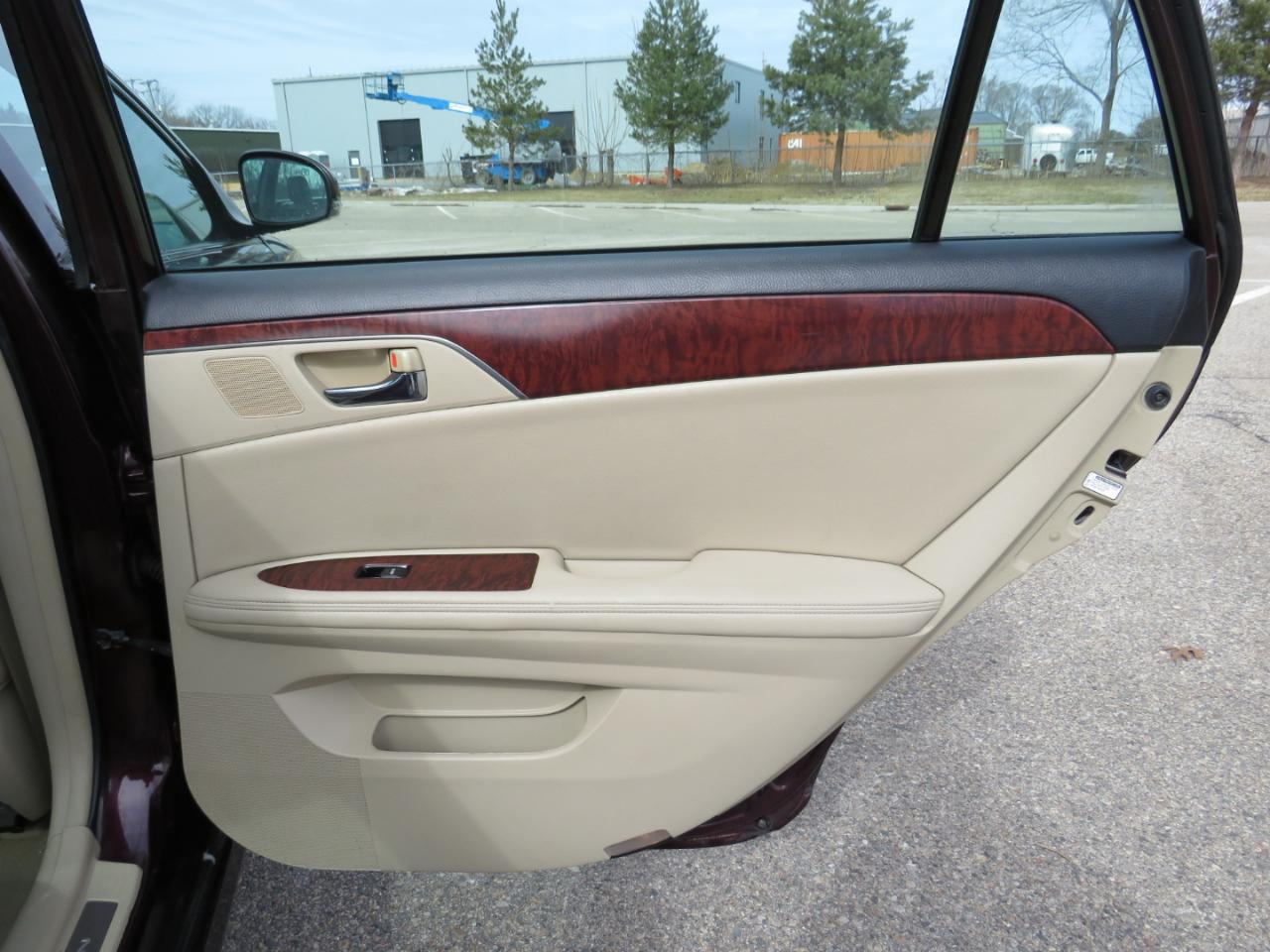 Toyota Avalon Base 2011