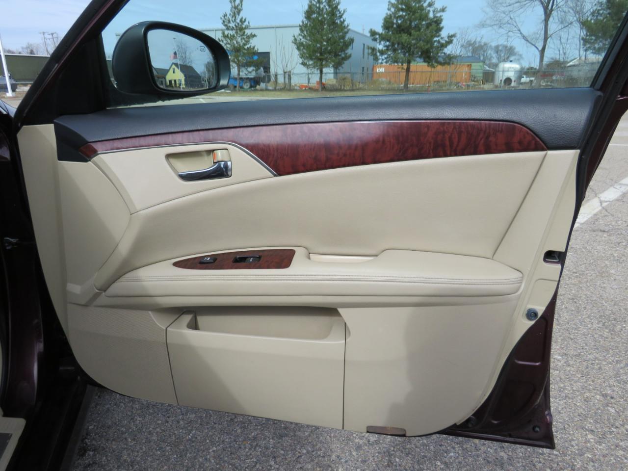 Toyota Avalon Base 2011