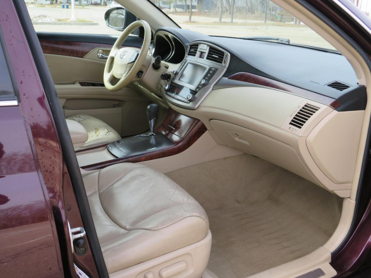 Toyota Avalon Base 2011