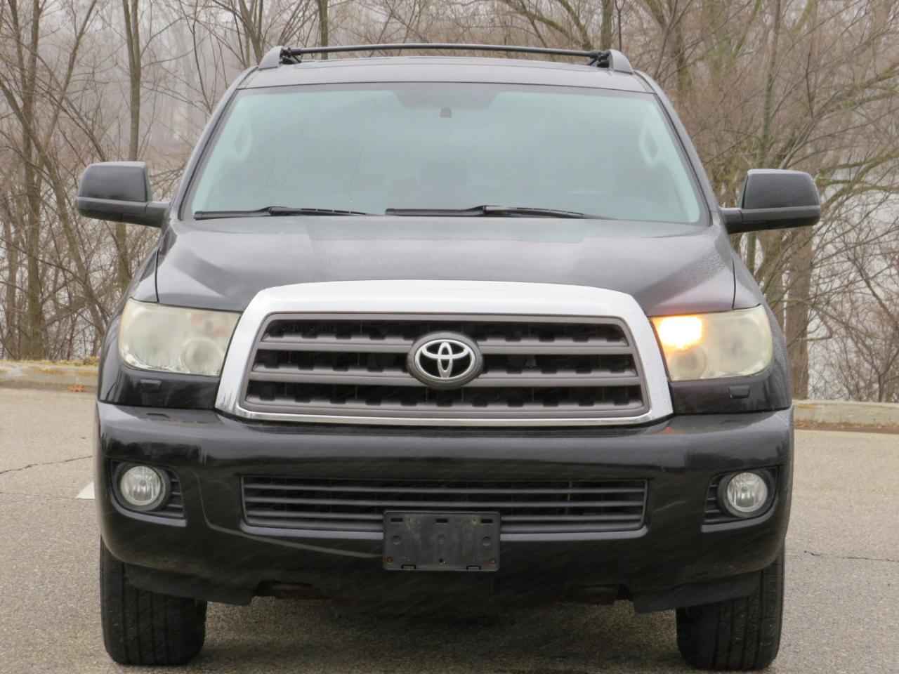 Toyota Sequoia SR5 5.7L 4WD FFV 2010
