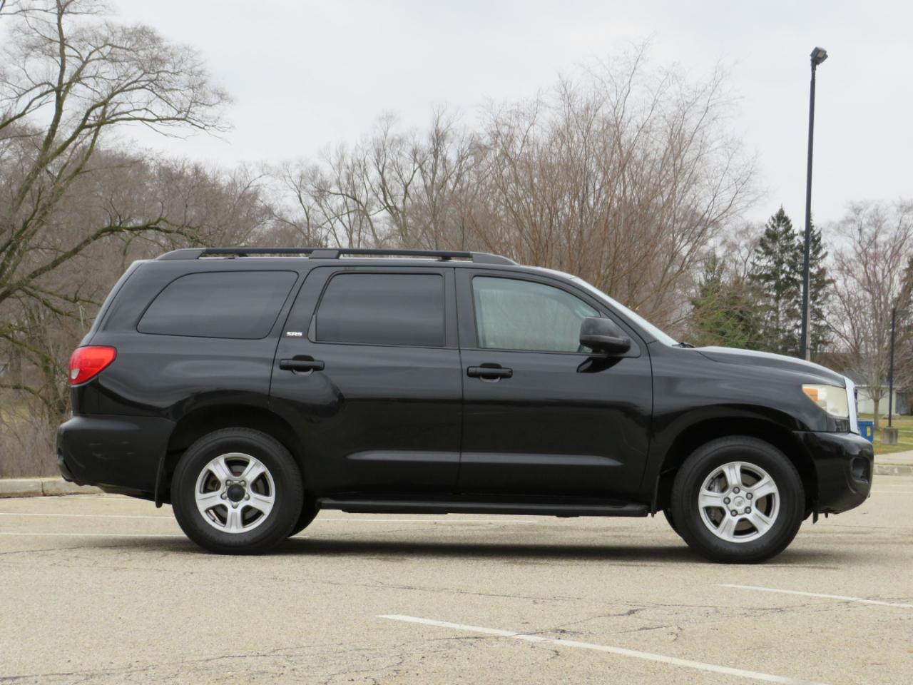 Toyota Sequoia SR5 5.7L 4WD FFV 2010