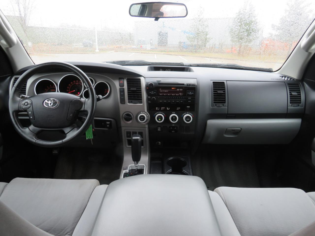 Toyota Sequoia SR5 5.7L 4WD FFV 2010