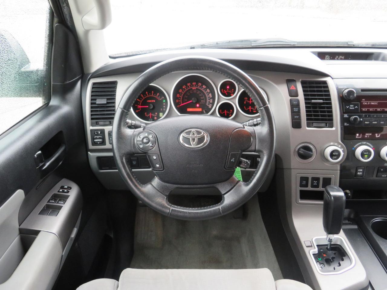 Toyota Sequoia SR5 5.7L 4WD FFV 2010