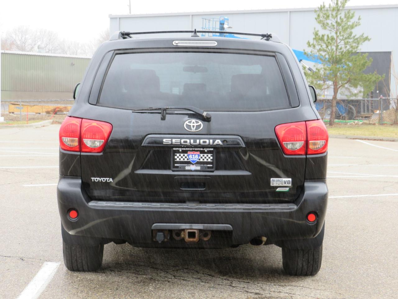 Toyota Sequoia SR5 5.7L 4WD FFV 2010