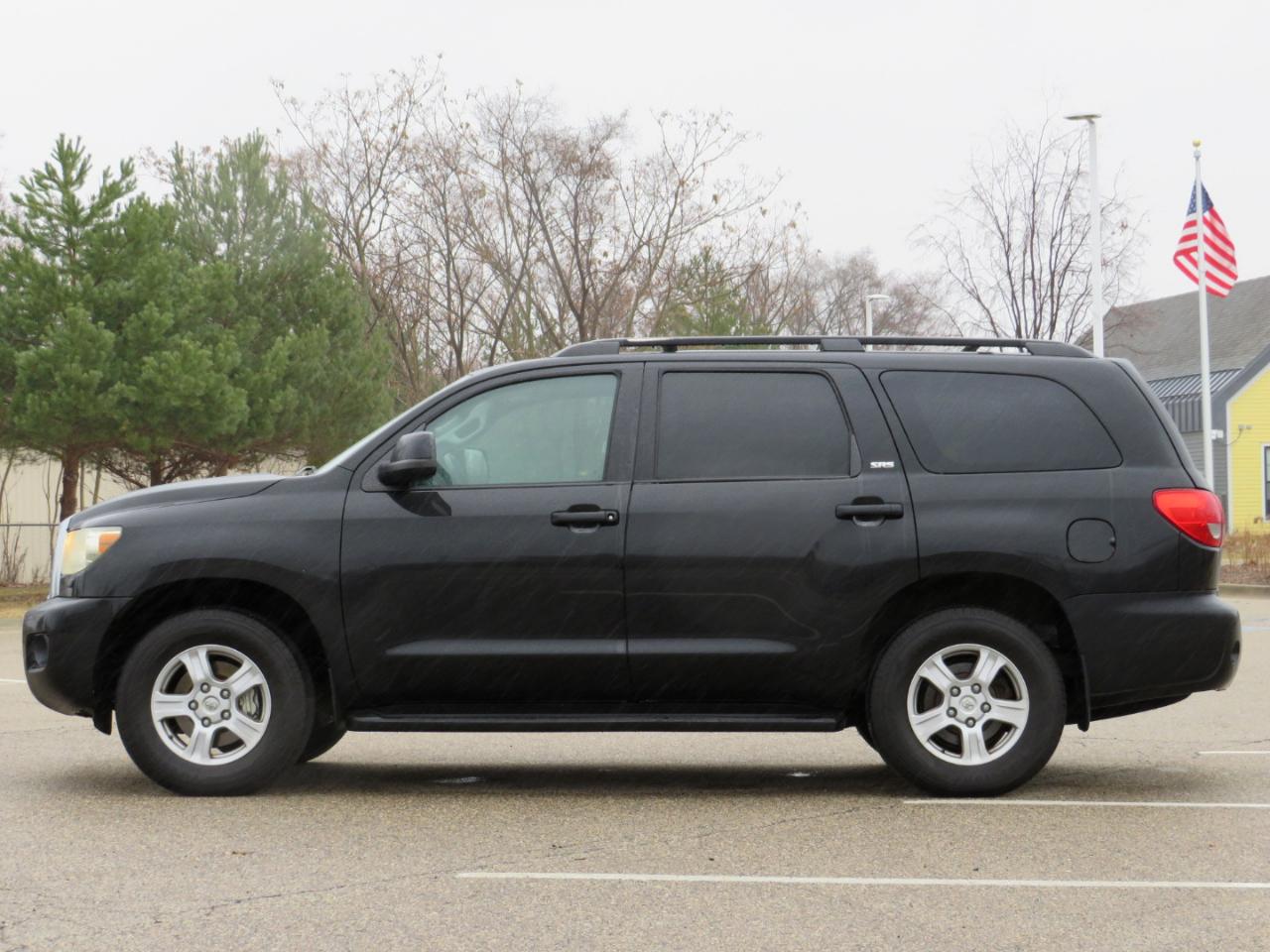 Toyota Sequoia SR5 5.7L 4WD FFV 2010