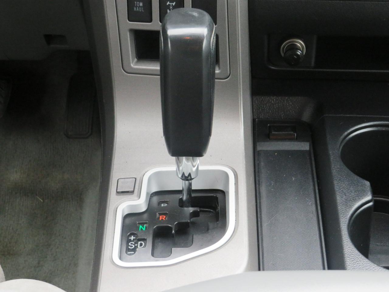 Toyota Sequoia SR5 5.7L 4WD FFV 2010