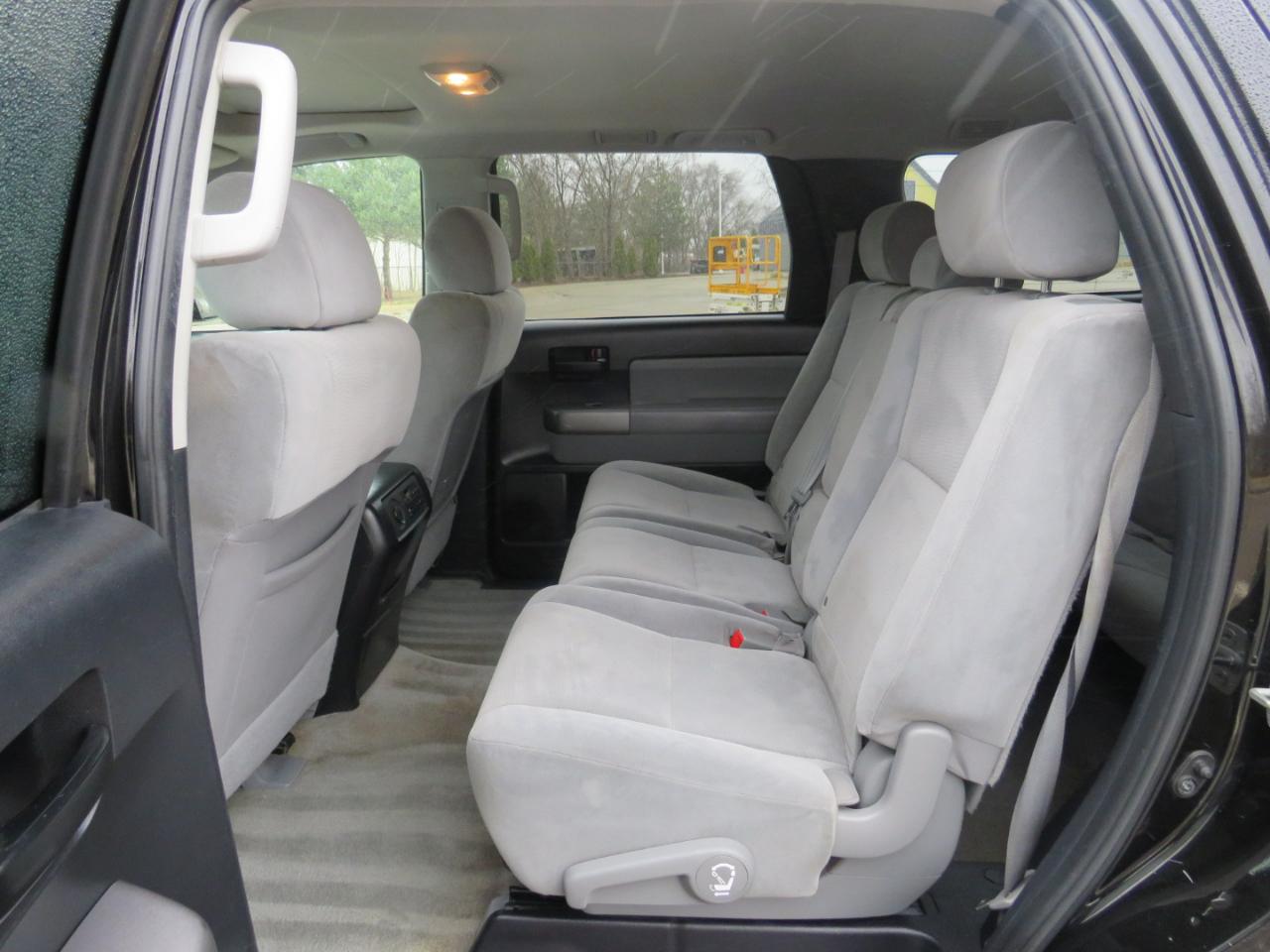 Toyota Sequoia SR5 5.7L 4WD FFV 2010