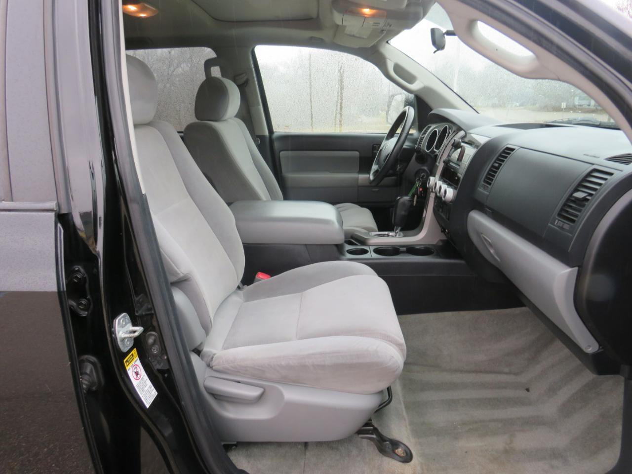 Toyota Sequoia SR5 5.7L 4WD FFV 2010