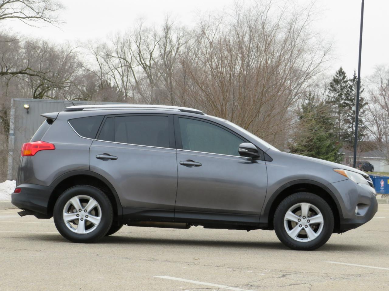 Toyota RAV4 XLE FWD 2013