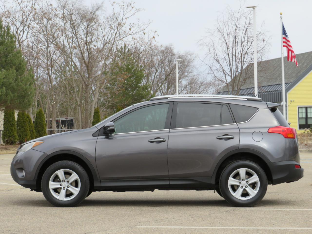 Toyota RAV4 XLE FWD 2013
