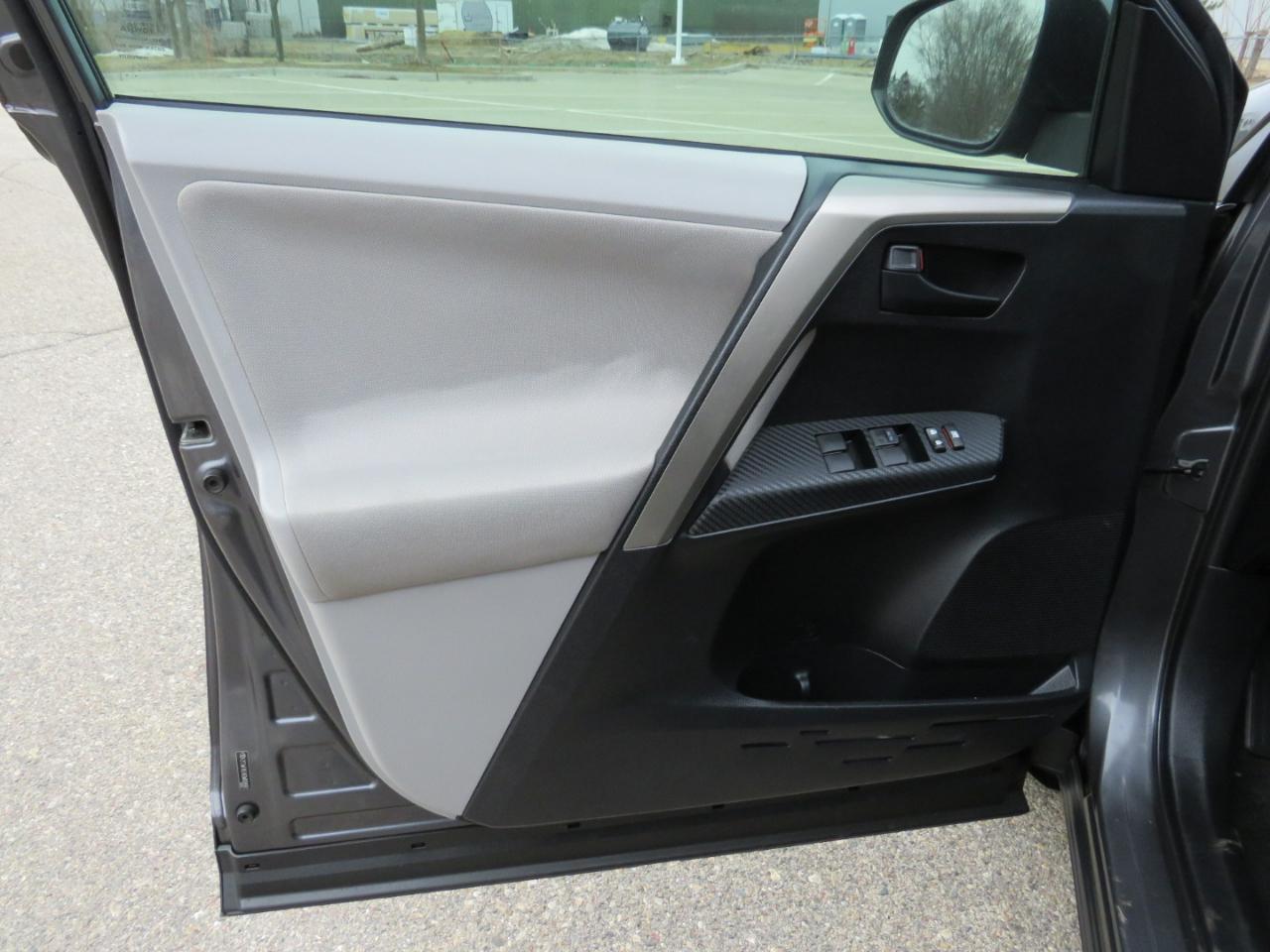 Toyota RAV4 XLE FWD 2013