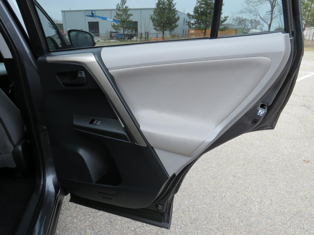 Toyota RAV4 XLE FWD 2013