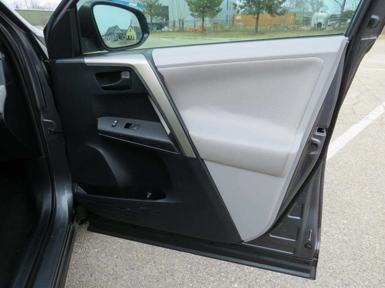 Toyota RAV4 XLE FWD 2013