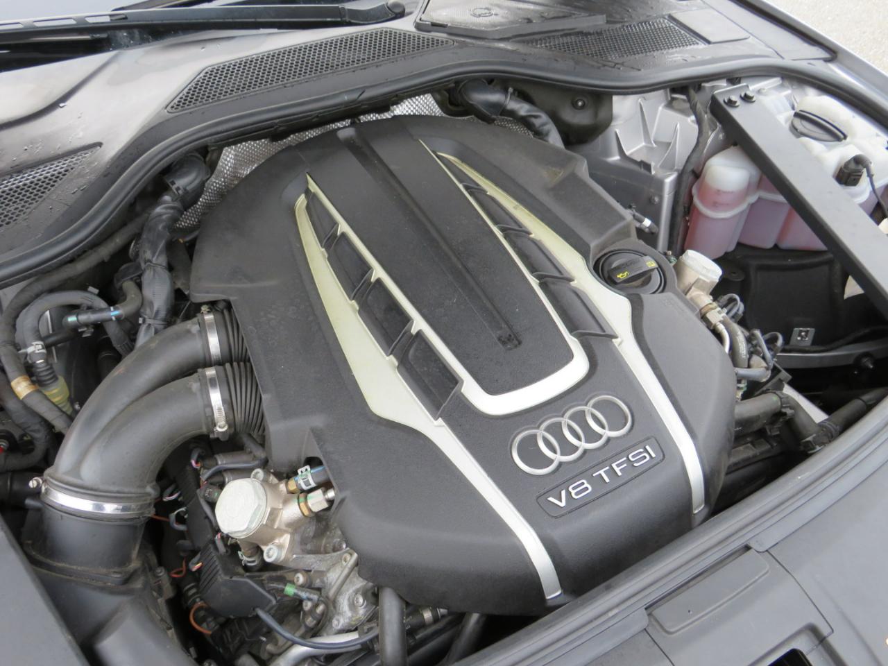 Audi A8 L 4.0T quattro 2015