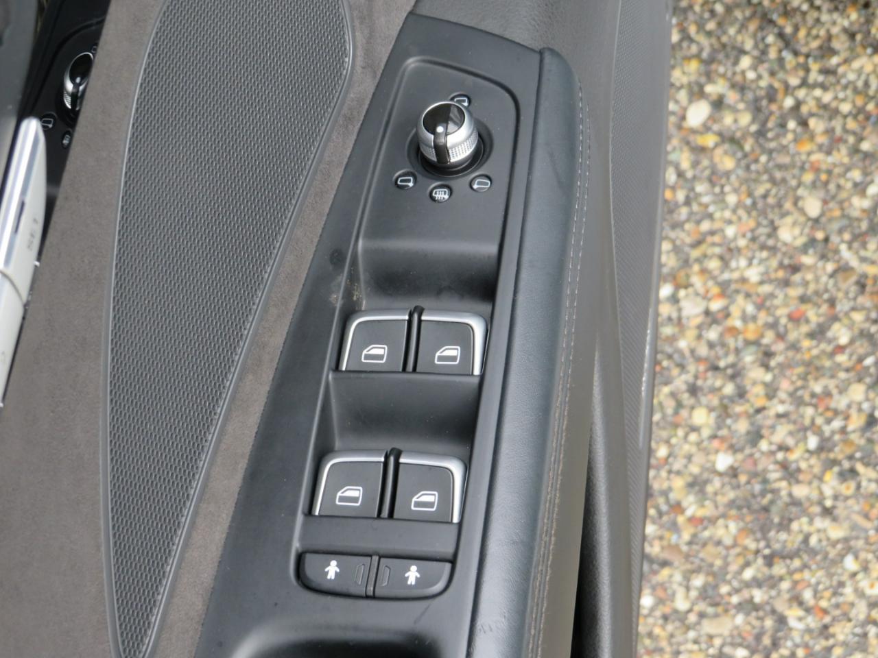 Audi A8 L 4.0T quattro 2015