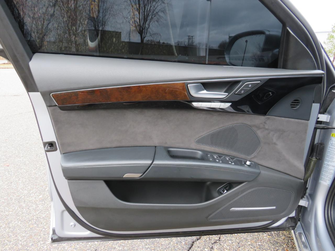 Audi A8 L 4.0T quattro 2015