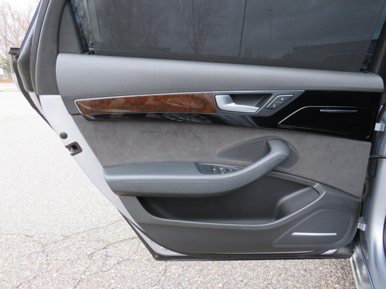 Audi A8 L 4.0T quattro 2015