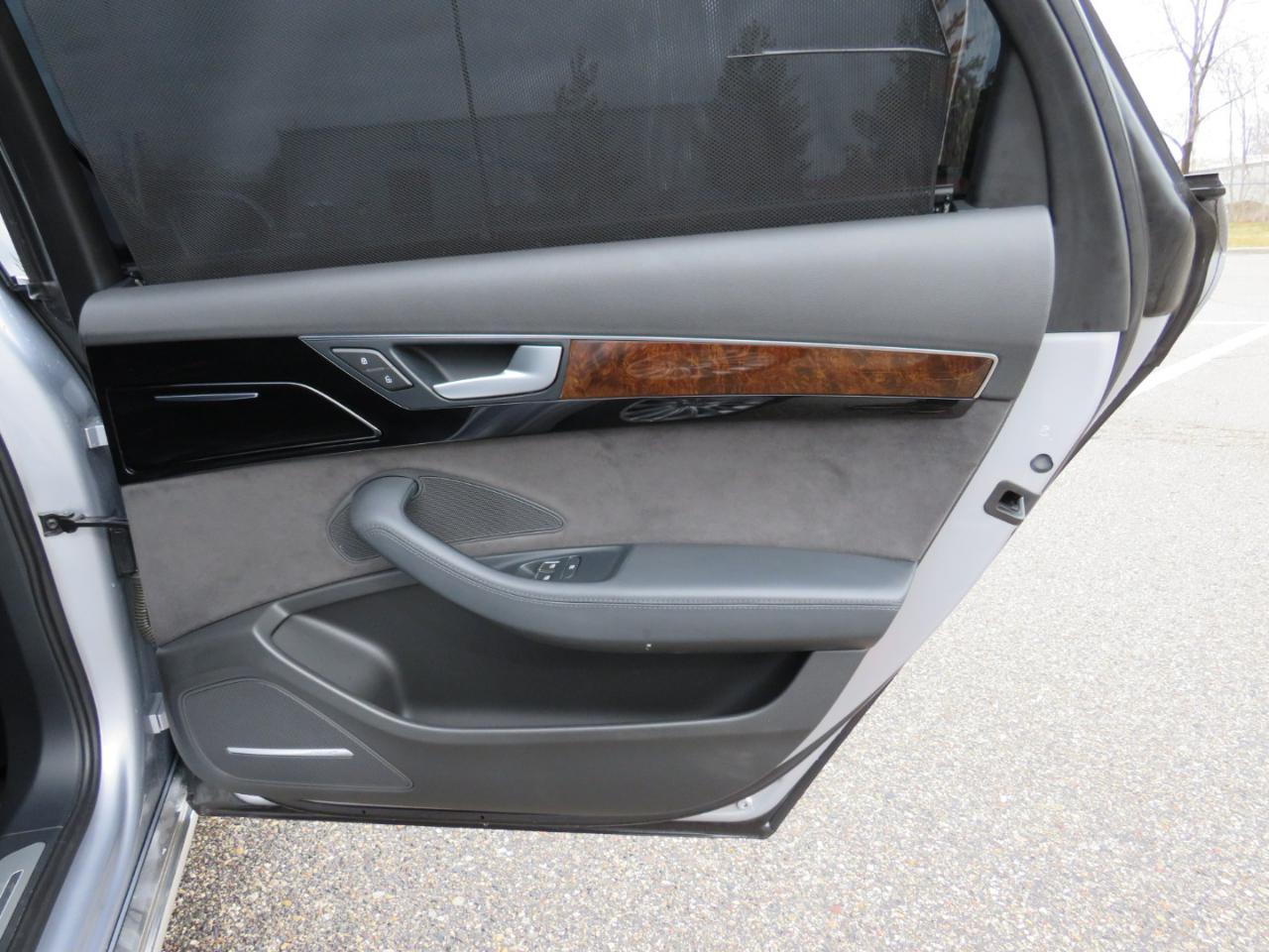 Audi A8 L 4.0T quattro 2015