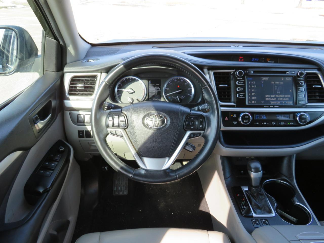 Toyota Highlander XLE AWD V6 2019