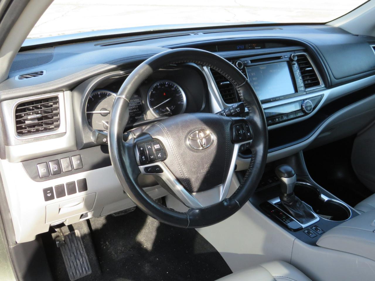 Toyota Highlander XLE AWD V6 2019