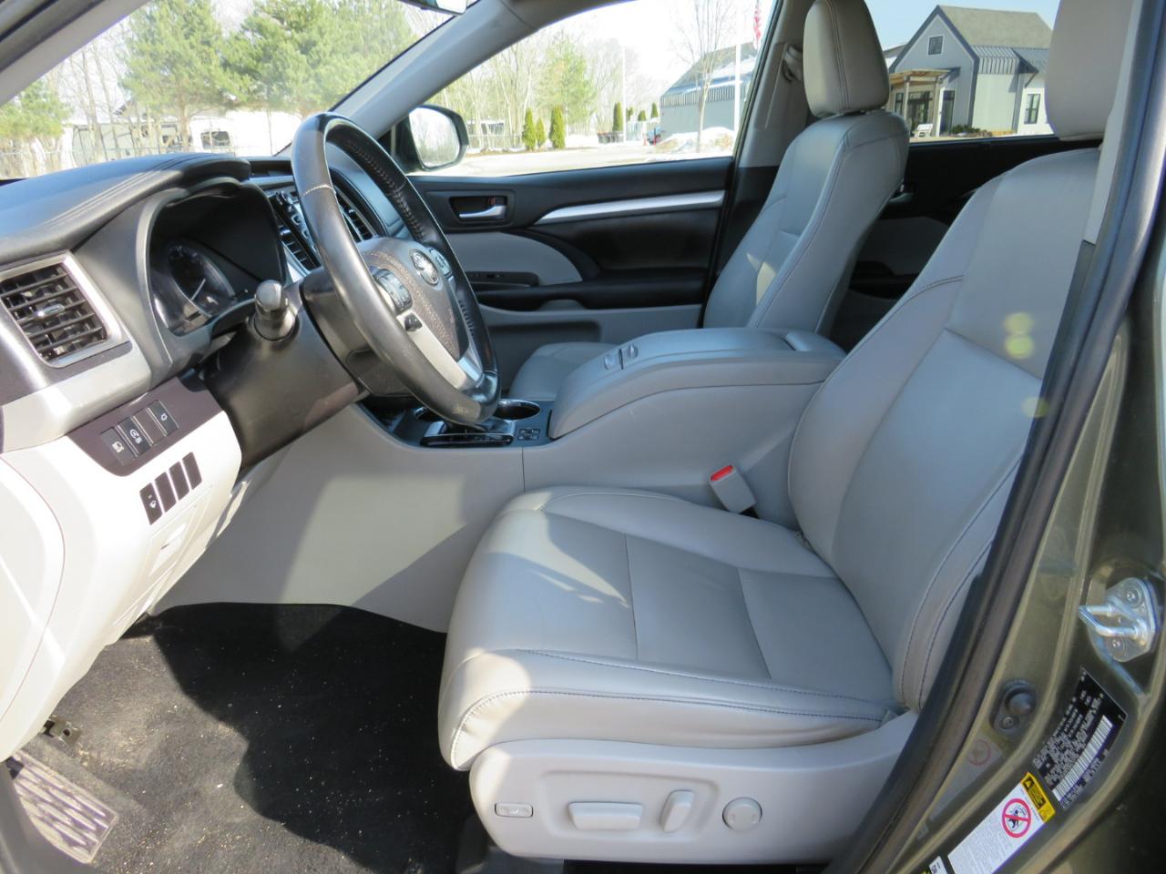 Toyota Highlander XLE AWD V6 2019