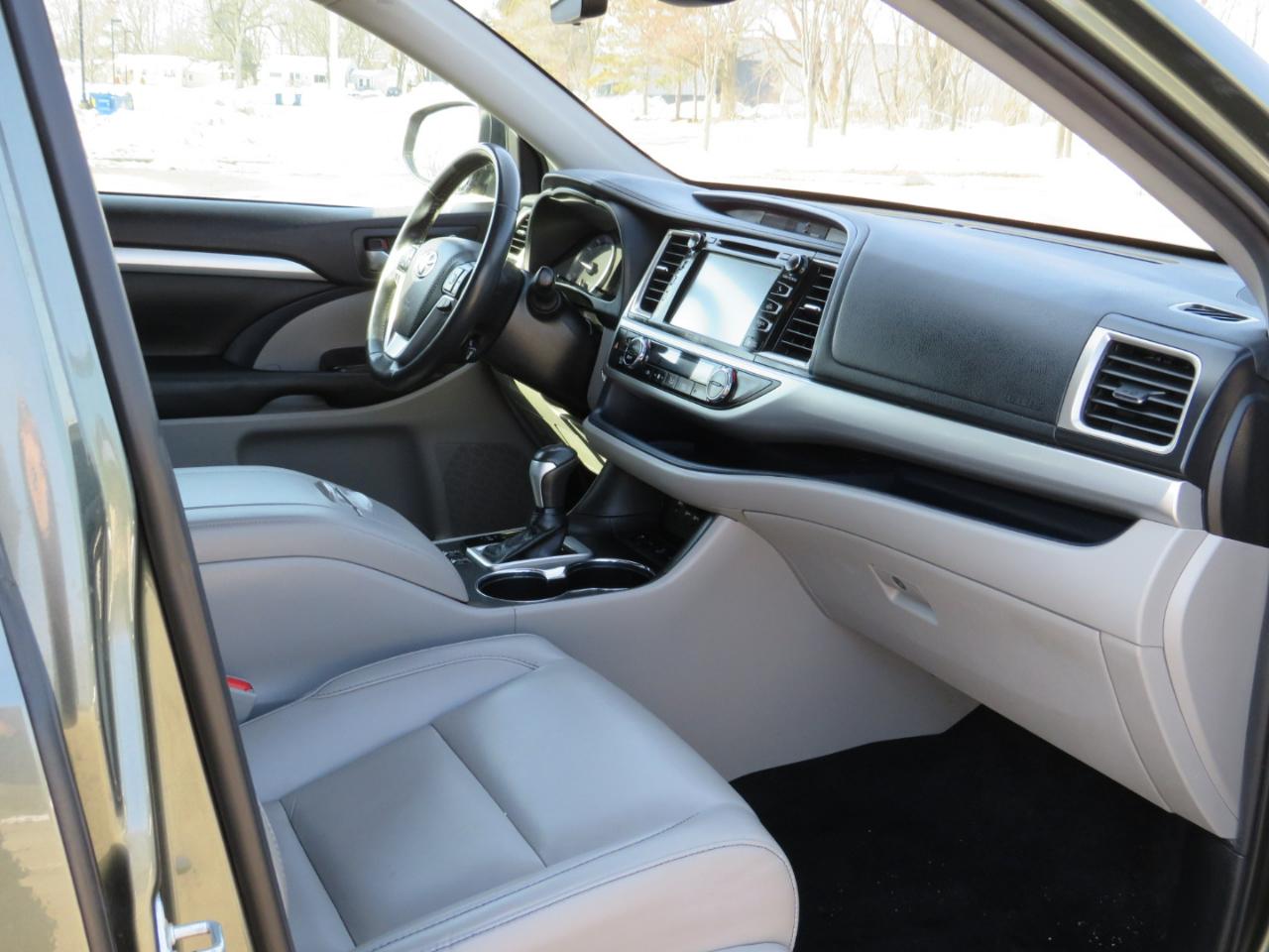 Toyota Highlander XLE AWD V6 2019