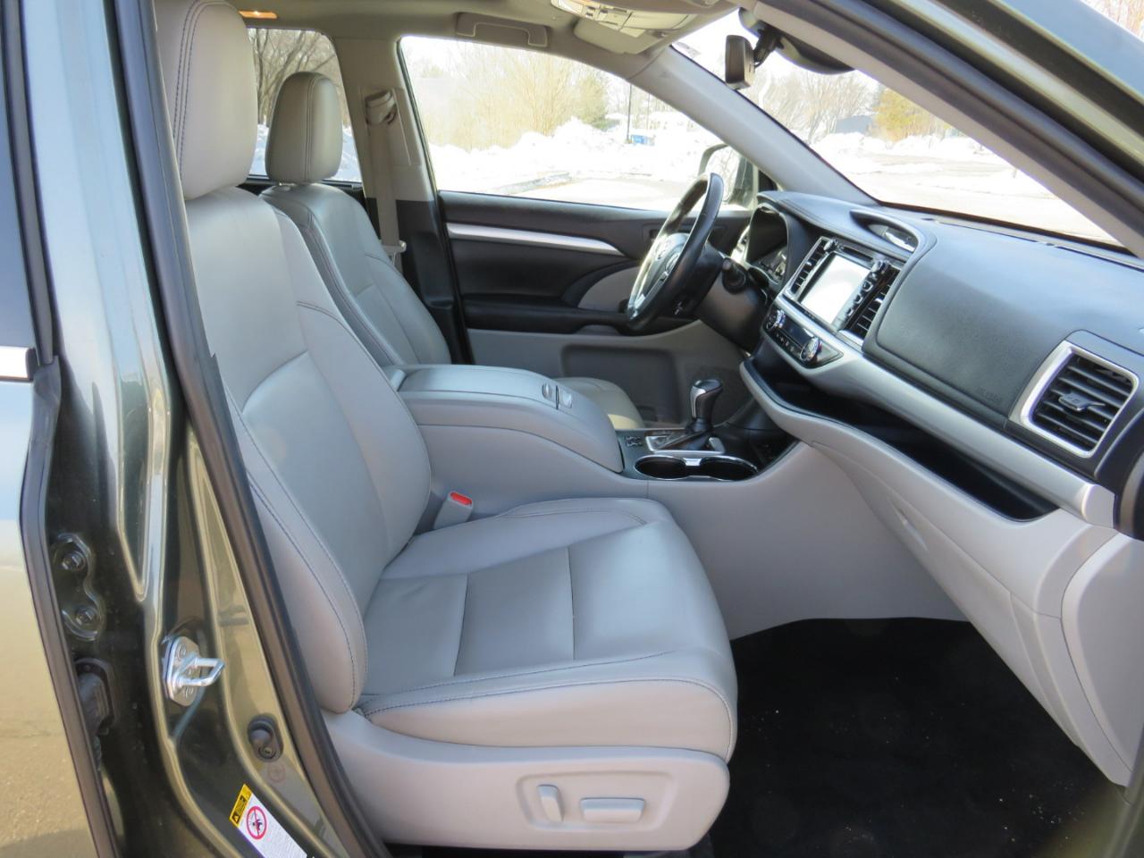 Toyota Highlander XLE AWD V6 2019