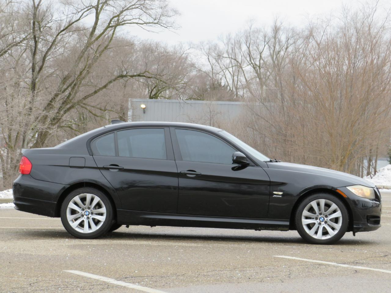 BMW 3-Series 328i xDrive 2011