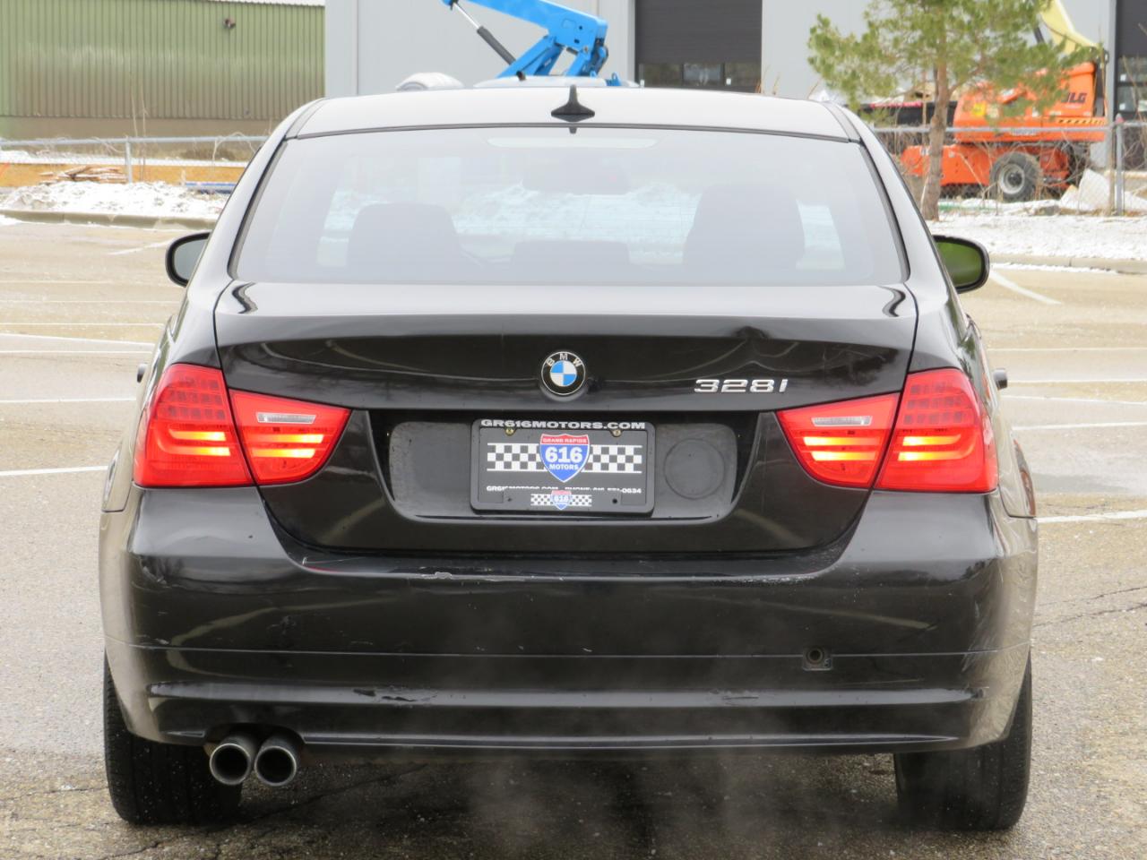 BMW 3-Series 328i xDrive 2011