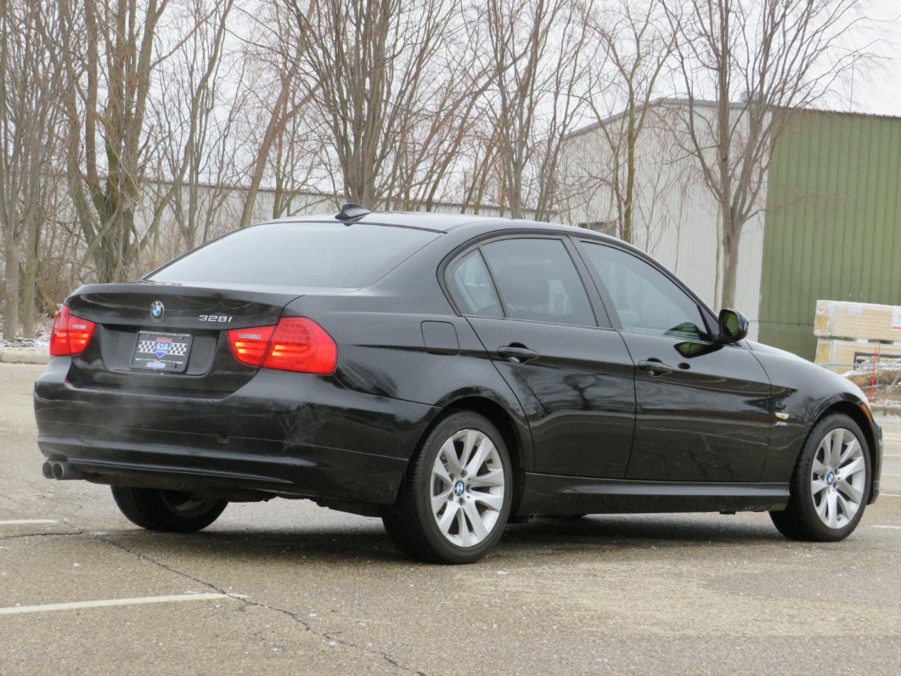 BMW 3-Series 328i xDrive 2011