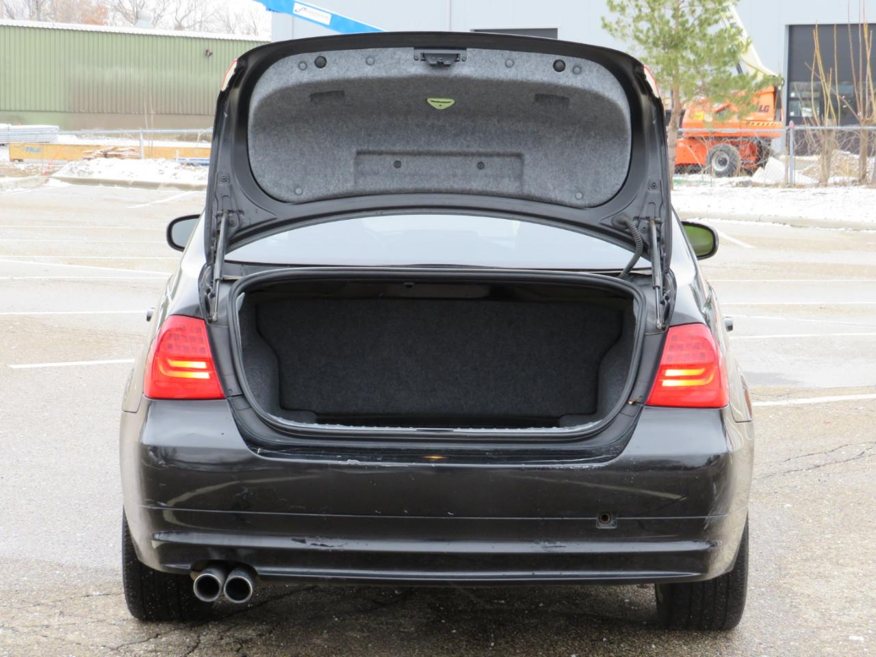 BMW 3-Series 328i xDrive 2011