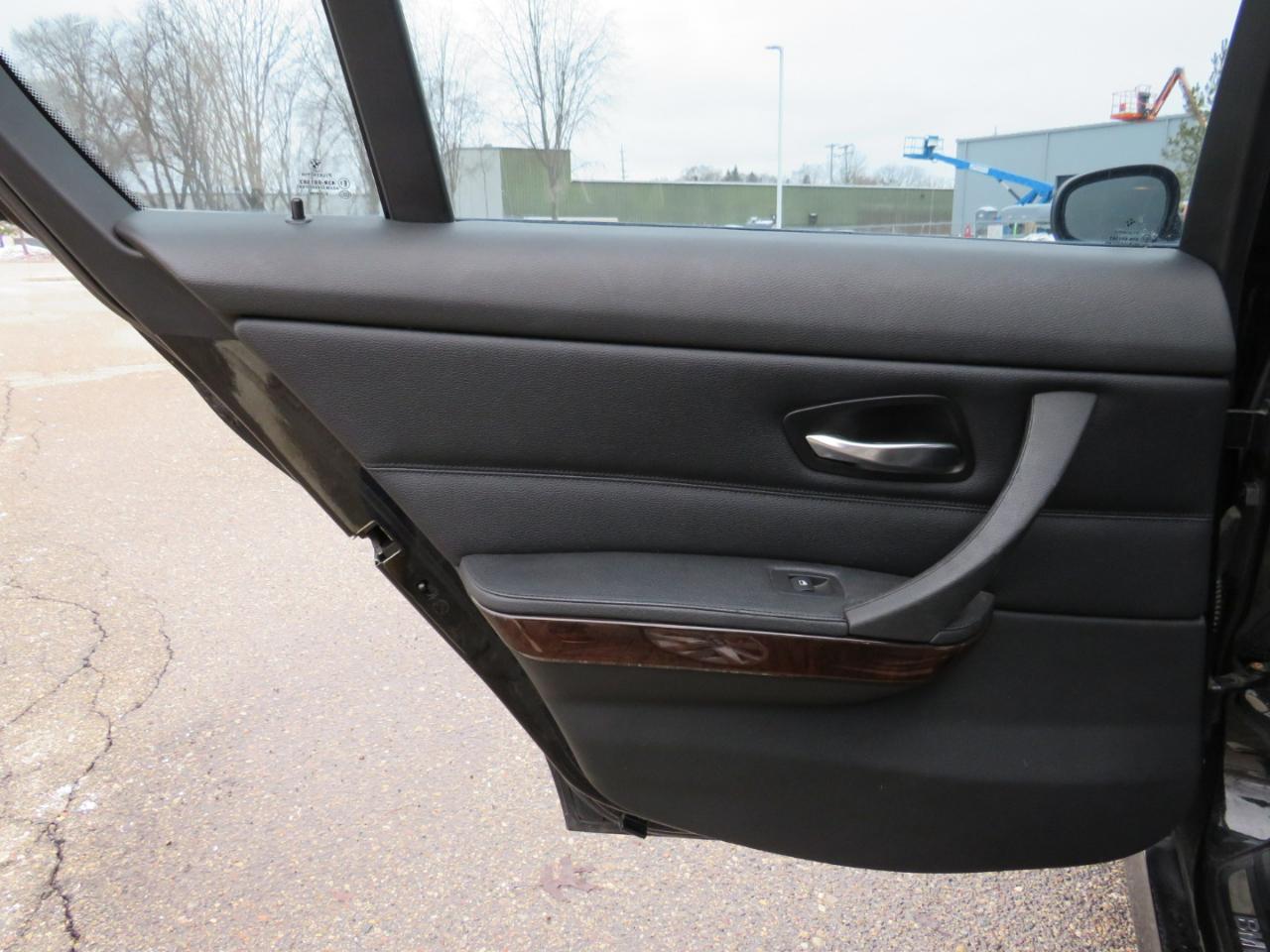 BMW 3-Series 328i xDrive 2011