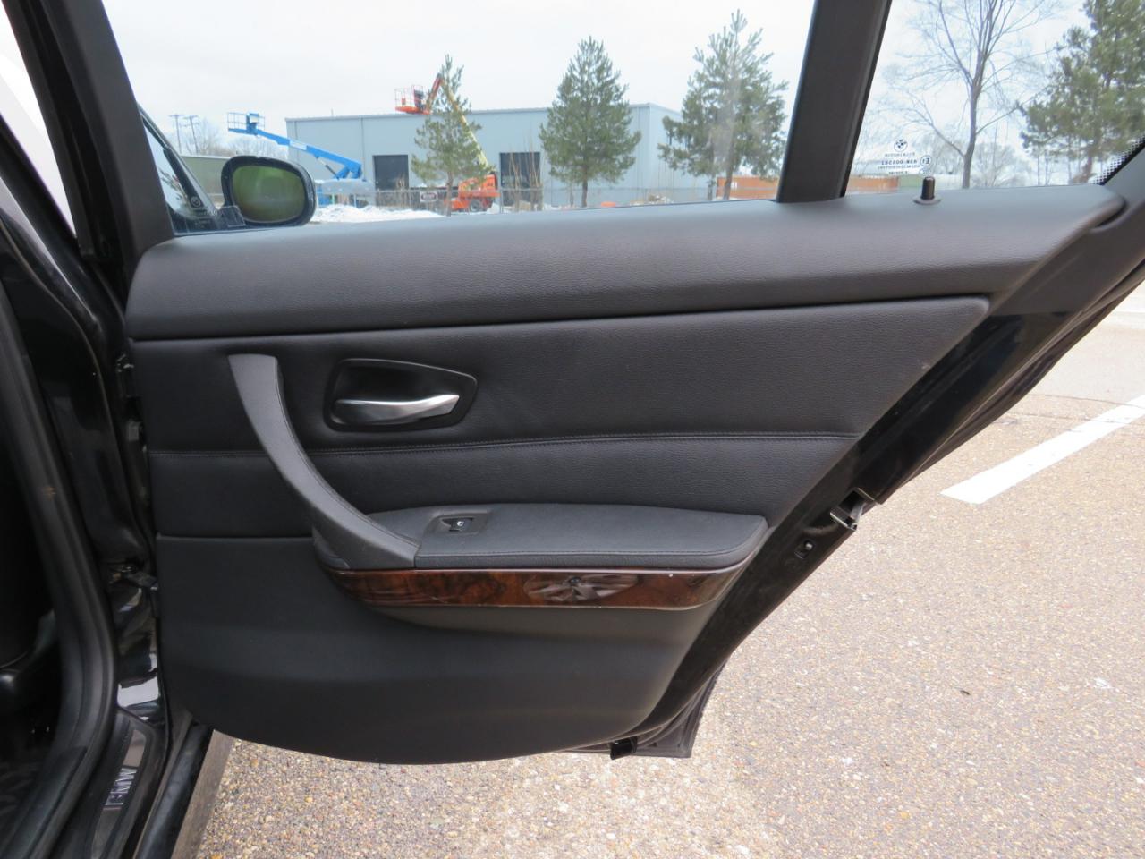 BMW 3-Series 328i xDrive 2011