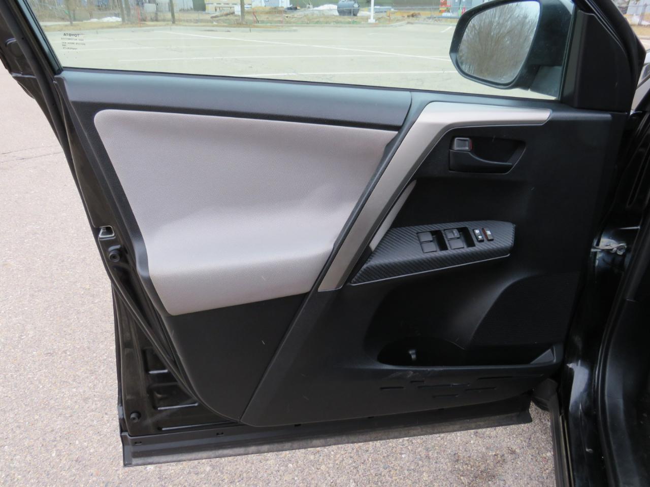 Toyota RAV4 LE AWD 2015