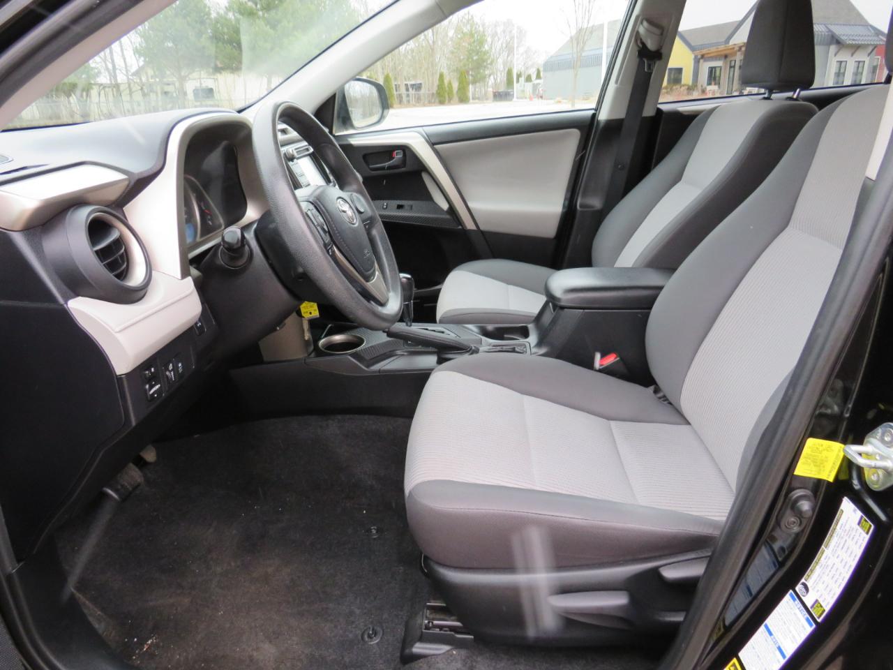 Toyota RAV4 LE AWD 2015