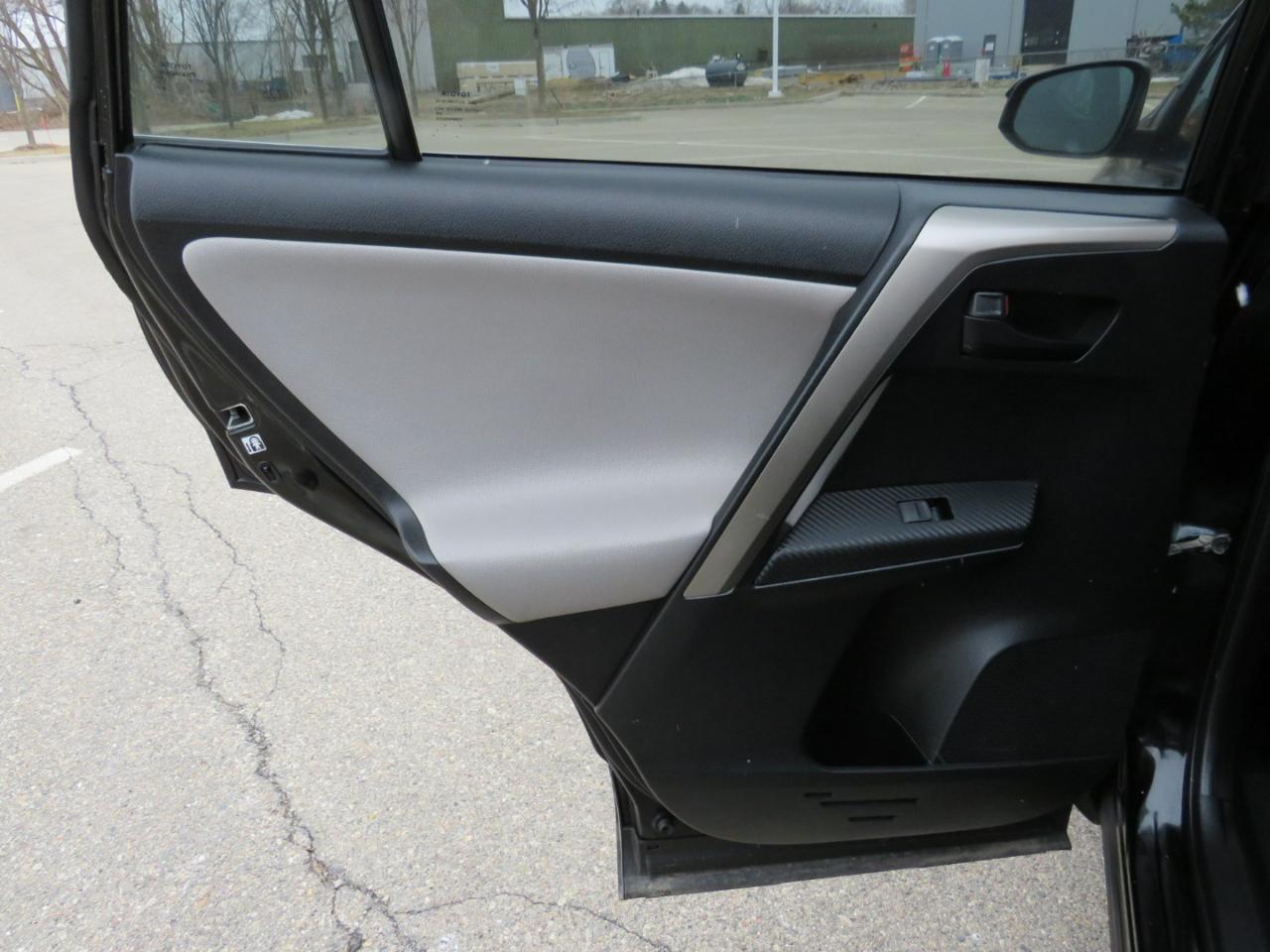 Toyota RAV4 LE AWD 2015