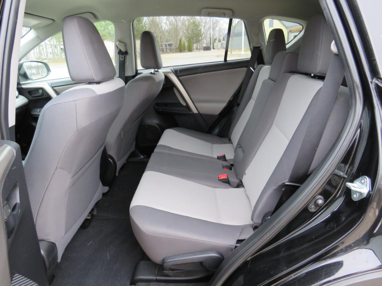 Toyota RAV4 LE AWD 2015