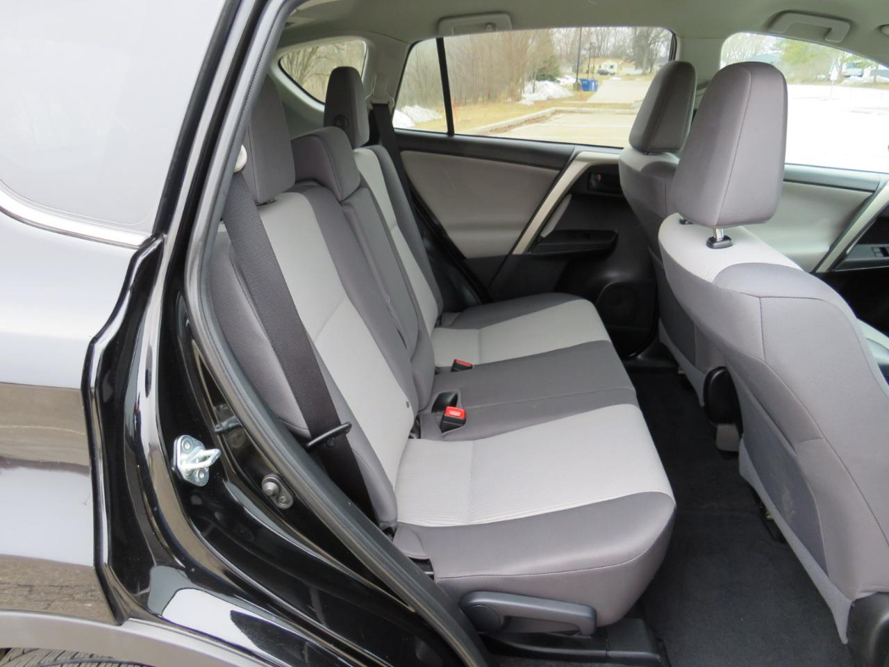 Toyota RAV4 LE AWD 2015