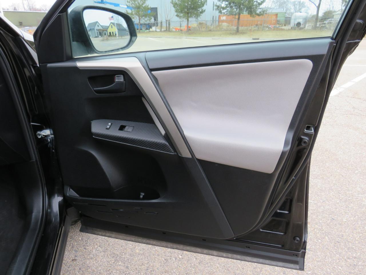 Toyota RAV4 LE AWD 2015