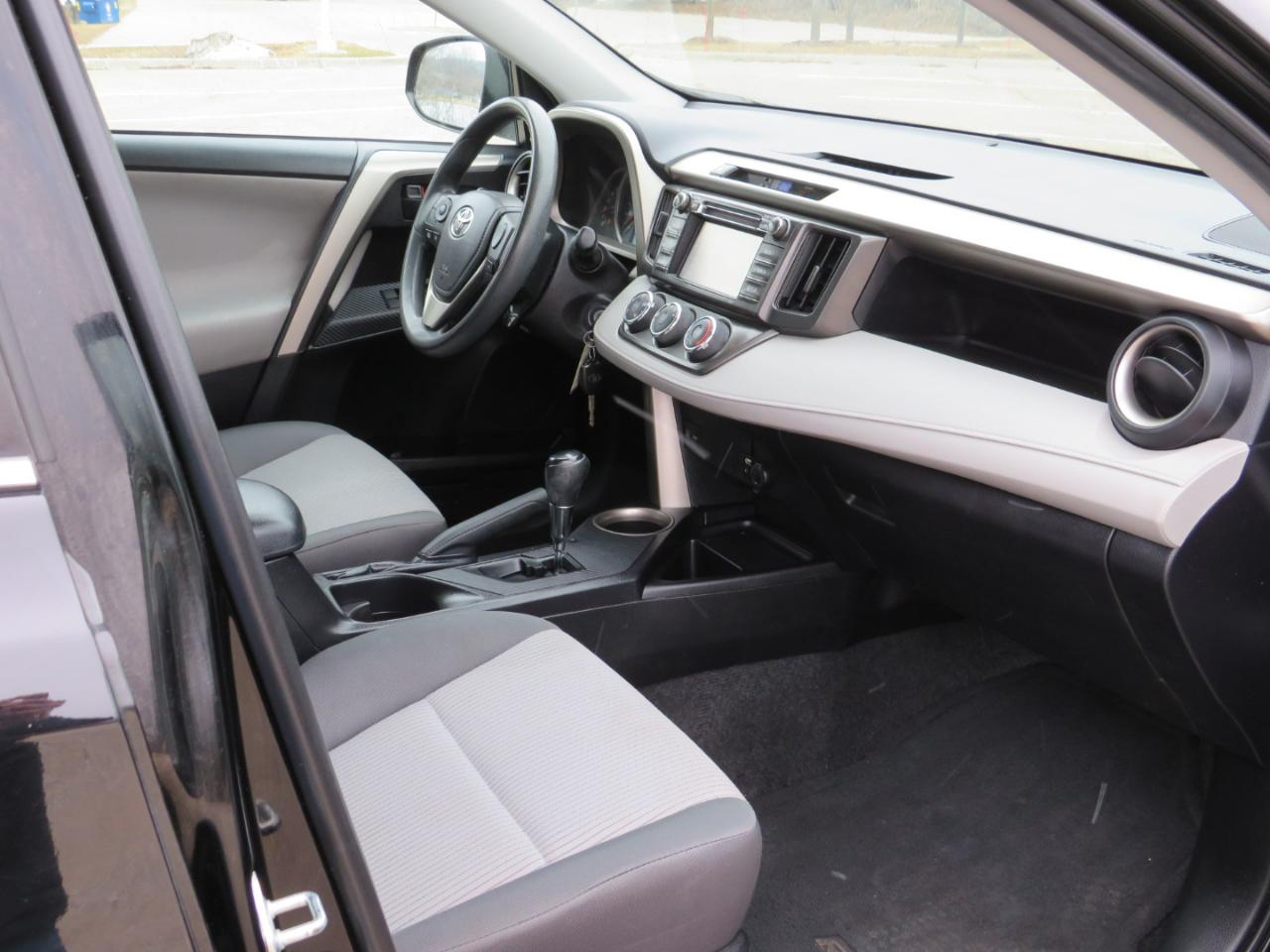 Toyota RAV4 LE AWD 2015